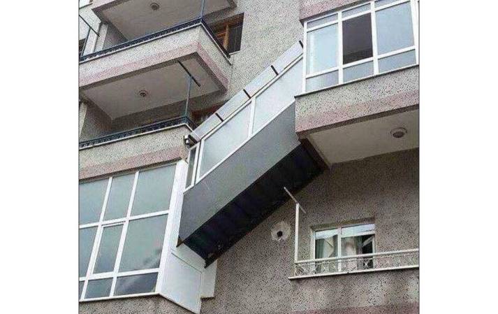 Оригинальные балконы из серии "нарочно не придумаешь", 40 фото