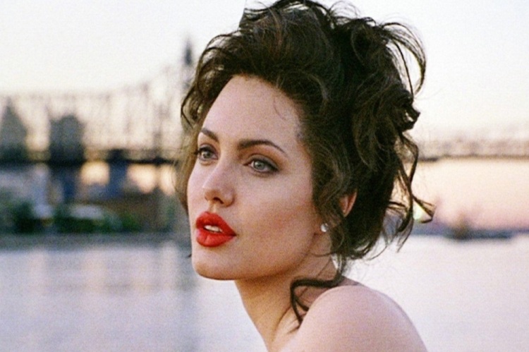 25 фильмов с участием великолепной Анджелины Джоли